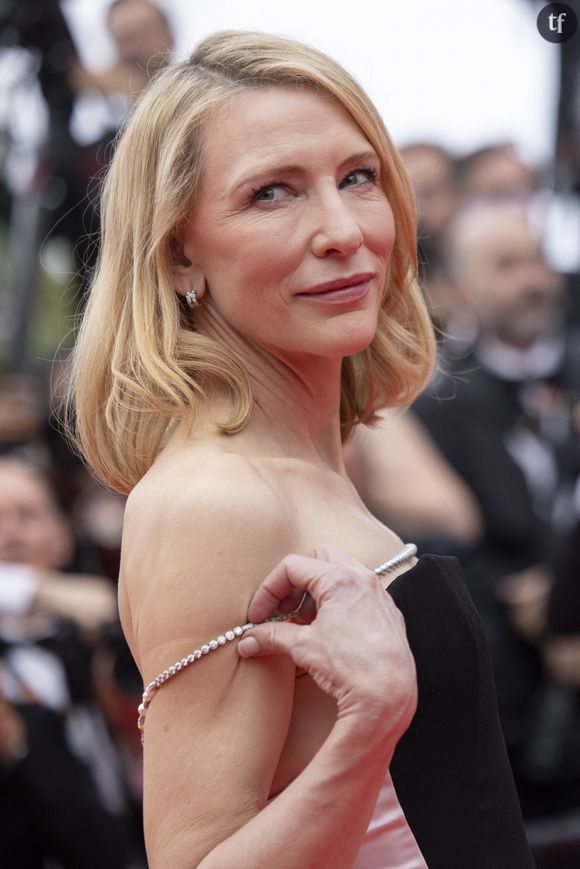 Par delà ses rôles hyper emblématiques, on connaît Cate Blanchett pour son envergure d'égérie fashion. A l'instar de Tilda Swinton, l'éternelle Galadriel éblouit tapis rouges et shooting photos de son charisme extraterrestre et de sa présence électrisante. Mais chez l'actrice, rien n'est jamais anodin, même les strass ! 
Cate Blanchett - Montée des marches du film " The Apprentice " lors du 77ème Festival International du Film de Cannes, au Palais des Festivals à Cannes. Le 20 mai 2024 © Olivier Borde / Bestimage 