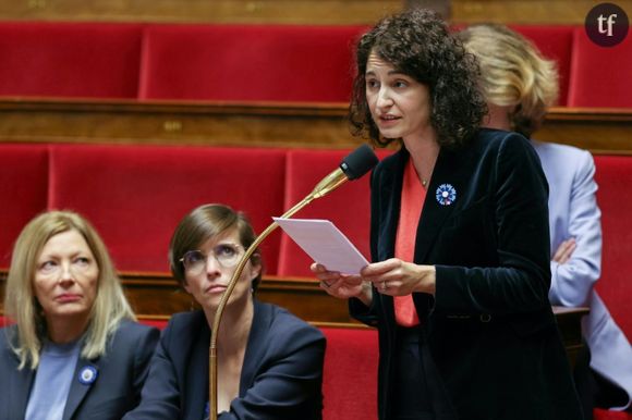La députée du groupe Renaissance Sarah Tanzilli (d) lors de la séance de questions au gouvernement à l'Assemblée nationale à Paris le 7 novembre 2023