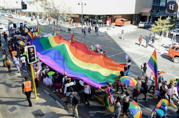 "Les autorités doivent garantir la sécurité des personnes LGBT en Namibie !", alerte Amnesty International 
Parade pour les droits de LGBT+ à Windhoek, le 29 juillet 2017 en Namibie