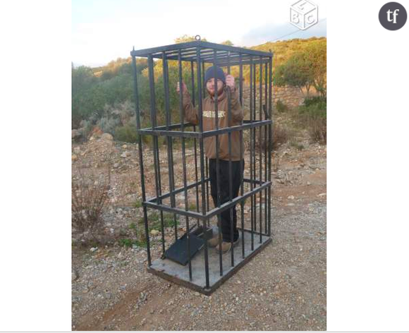 Une cage de torture en vente sur Internet