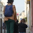 Fannie Dionne à Paris avec son fils de 19 mois.