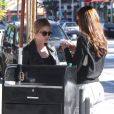  Ashley Benson est allée déjeuner avec une amie à "Urth Caffe" à West Hollywood, le 6 décembre 2014  