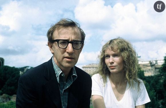 Le réalisateur Woody Allen et l'actrice Mia Farrow, en couple pendant 5 ans (ici en août 1983 à Rome).