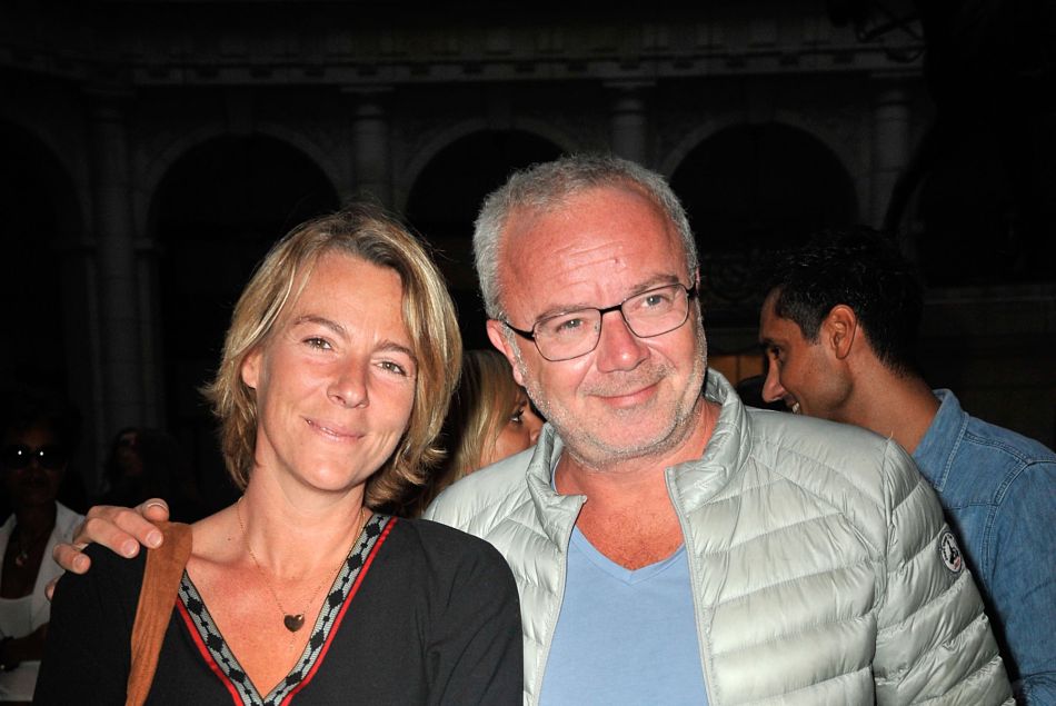 Olivier Baroux et sa femme Coralie - Avant Première du film 'Bon Rétablissement' au théatre Edouard VII à Paris le 8 septembre 2014. 