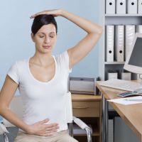 Yoga au bureau : 4 exercices pour retrouver sa sérénité au travail