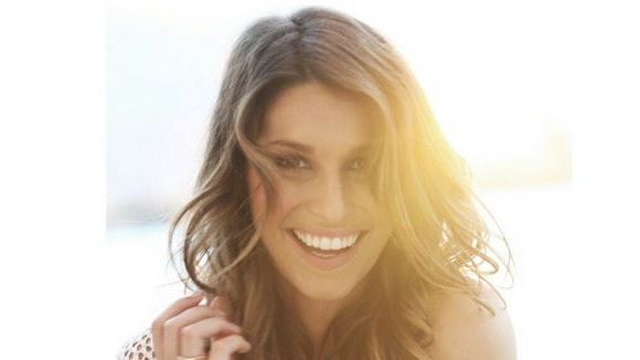 Laury Thilleman (presque) nue sur une photo Instagram