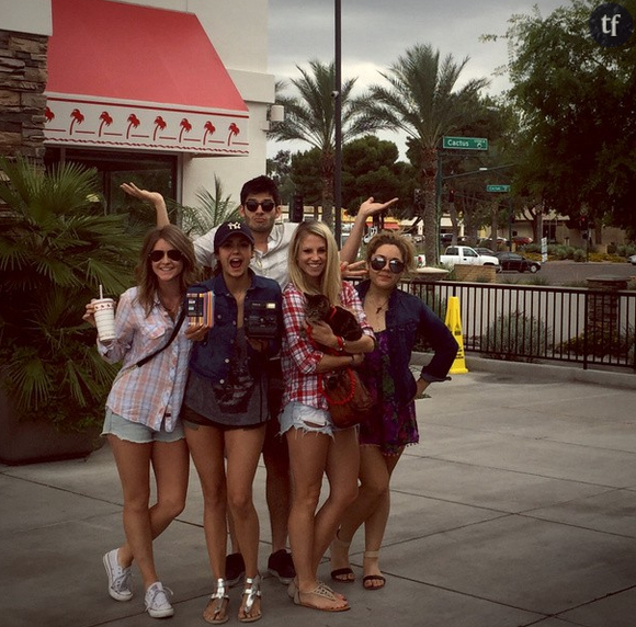 Nina Dobrev et ses quatre amis en road trip