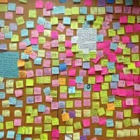 Le projet génial d'un ancien banquier de Wall Street : vendre des pizzas contre des post-it