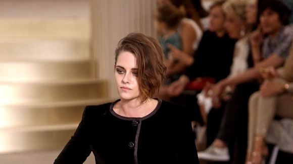 Kristen Stewart : elle fait le show au défilé Chanel avec Lily-Rose Depp (photos)