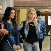 Pretty Little Liars saison 6 : devinez qui est de retour dans l'épisode 7 ? (photos)