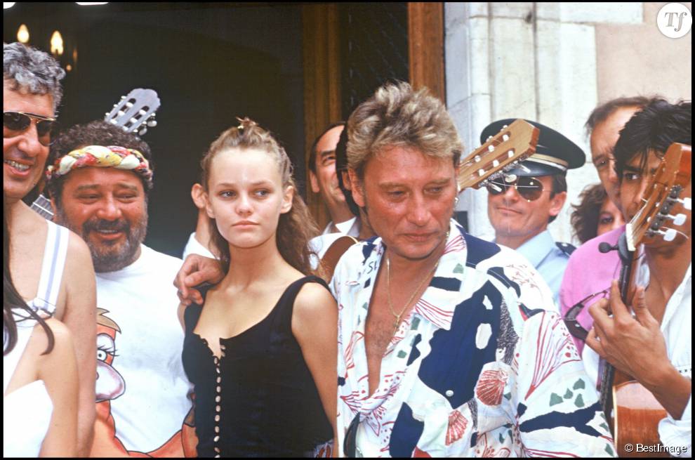 Vanessa Paradis avec Johnny, Carlos et Stéphane Collaro pour le mariage d&#039;Eddie Barclay à Saint Tropez