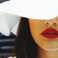 Lip-contouring : la nouvelle technique de maquillage pour se faire des lèvres pulpeuses