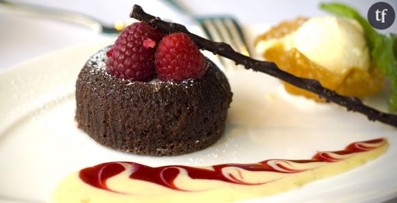 Une gâteau au chocolat avec seulement 3 ingrédients, c'est désormais possible grâce à cette recette minute très facile à reproduire.