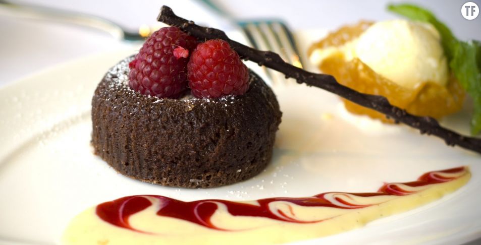Une gâteau au chocolat avec seulement 3 ingrédients, c'est désormais possible grâce à cette recette minute très facile à reproduire.