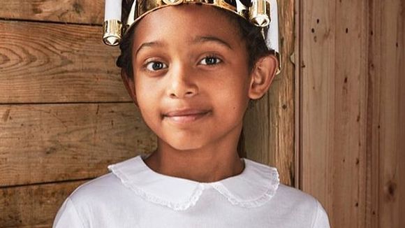 Suède : un petit garçon métis déguisé en sainte fait flamber le racisme