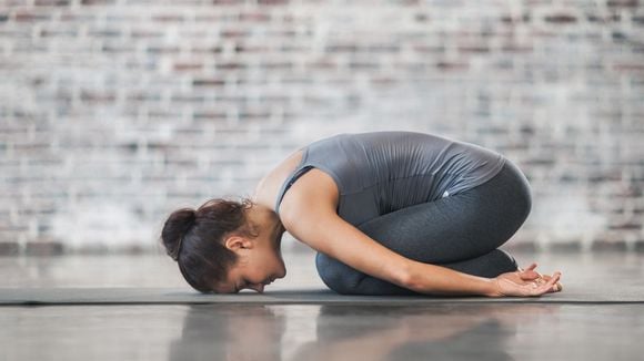 Astro-yoga : 2 postures spécialement conçues pour les Verseaux