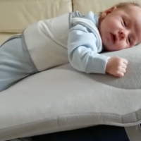 10 millions de personnes ont vu cette vidéo d'un bébé se faisant bercer