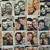 Ce couple se photographie dans un photomaton depuis 17 ans