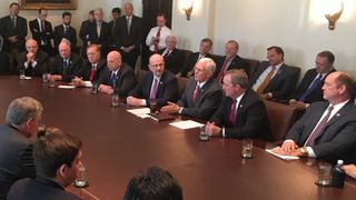 Le gouvernement Trump débat de l'assurance maternité sans aucune femme