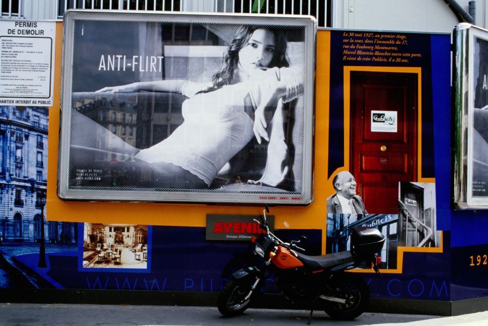 La ville de Paris bannit les publicités sexistes et discriminatoires