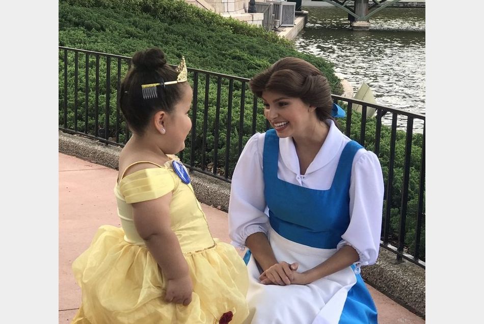 Cette petite fille de 7 ans rencontre son idole à Disneyland et fait fondre le web