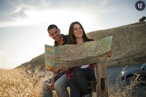 Jeune couple en voyage