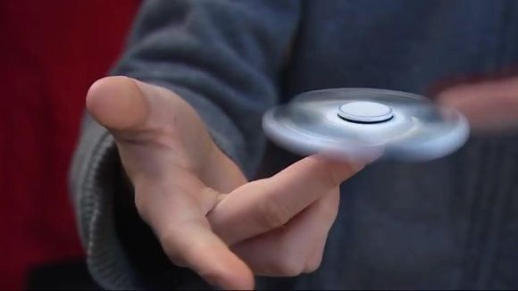 Le hand spinner : c'est quoi ce nouveau jouet qui cartonne ?