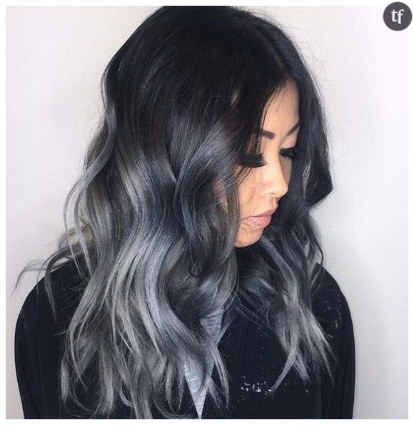 Charcoal hair : les cheveux charbon, la coloration tendance de ce printemps