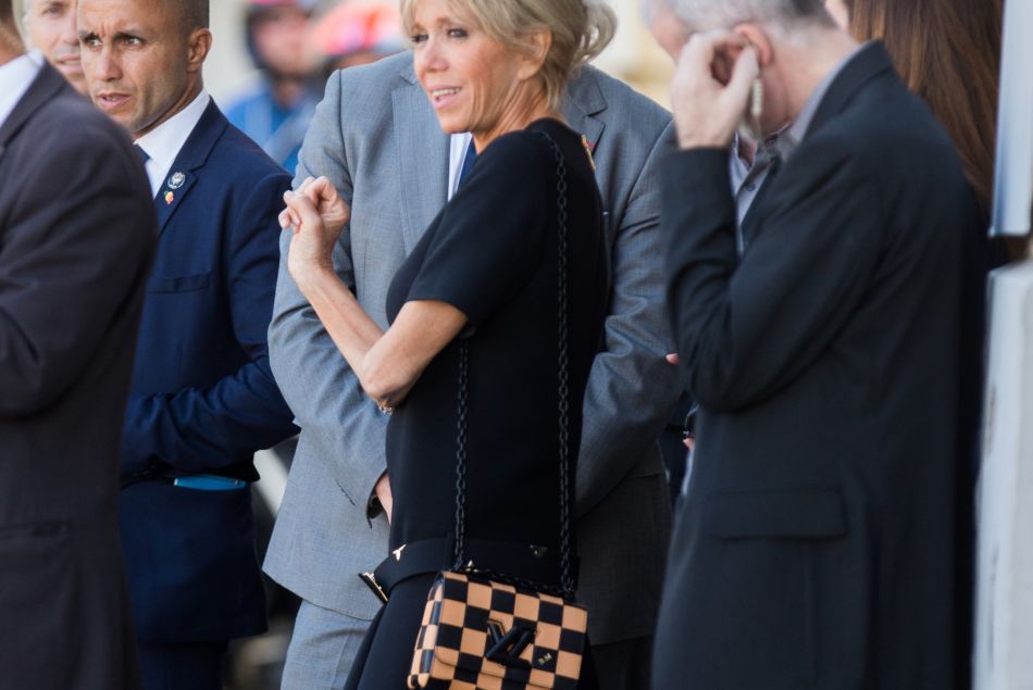 La jupe de Brigitte Macron réveille une fois encore les sexistes