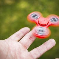 Hand spinner : les écoles françaises commencent à l'interdire