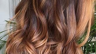 Le foilyage, la tendance balayage qui va ravir les brunettes