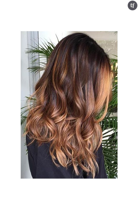 Le foilyage, la tendance balayage qui va ravir les brunettes