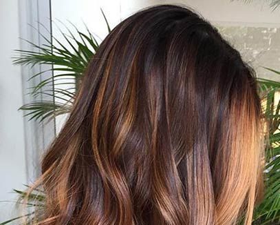 Le foilyage, la tendance balayage qui va ravir les brunettes