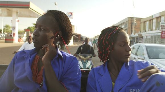 "Ouaga Girls" : au Burkina Faso, ces jeunes femmes rêvent de devenir mécanos