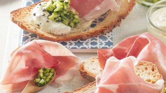 La délicieuse recette du tartare de courgettes, gingembre et jambon de Parme