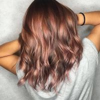 Le rose brown hair, la nouvelle colo qui fait craquer les brunes