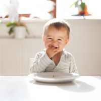 Mon bébé est super souriant : ça veut dire quoi ?