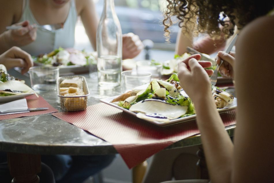 Manger au restaurant serait dangereux pour la santé !