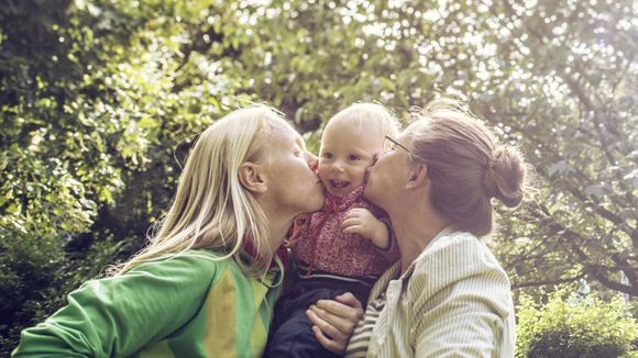 Mariage pour tous : 7 000 unions par an mais très peu d'adoptions