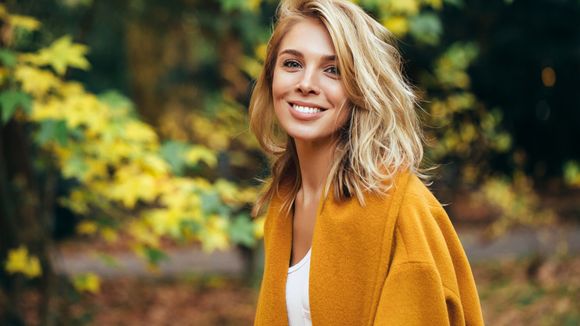 Une simple feuille blanche pour découvrir les couleurs qui vous vont le mieux