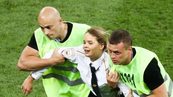 Coupe du Monde 2018 : quand les Pussy Riot font irruption sur le terrain