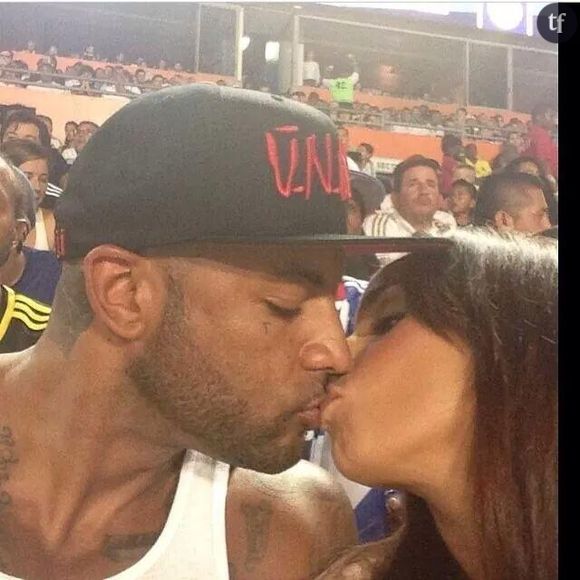 Booba embrasse Patrica Vinces