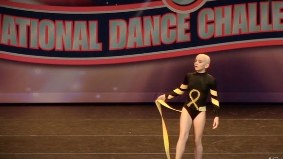 A dix ans et atteinte d'un cancer, elle gagne un concours de danse