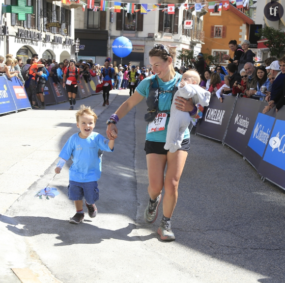 Sophie Power sur la ligne d'arrivée de l'UTMB