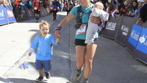 Elle allaite pendant un ultra-marathon : "Je suis contente d'avoir ouvert le débat"