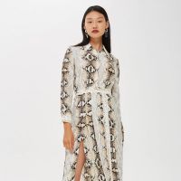 La robe python Topshop ou le conformisme résumé en un vêtement