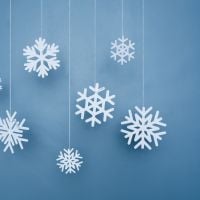 DIY de Noël : comment faire un flocon de neige avec des pièces de puzzle