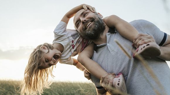 Les papas seraient plus heureux que les mamans