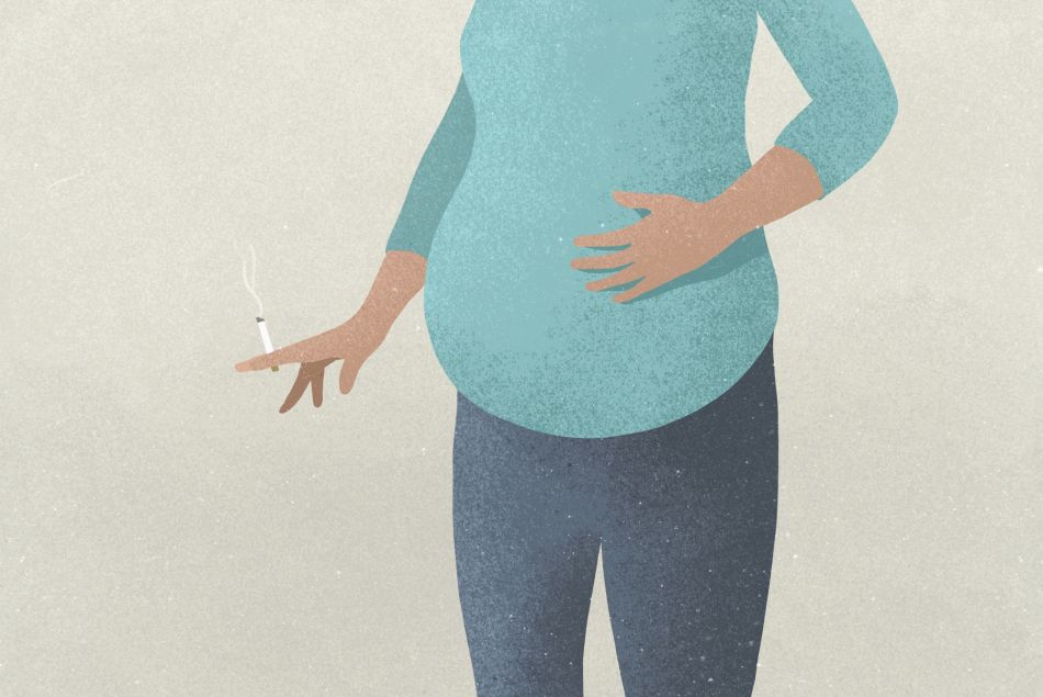 Réprimander une femme qui fume pendant sa grossesse ne va forcément l'aider
