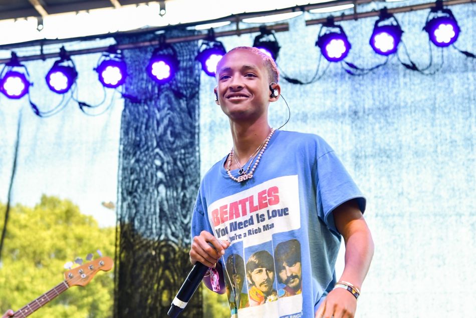 Jaden Smith porte bien son t shirt : "All you need is love"